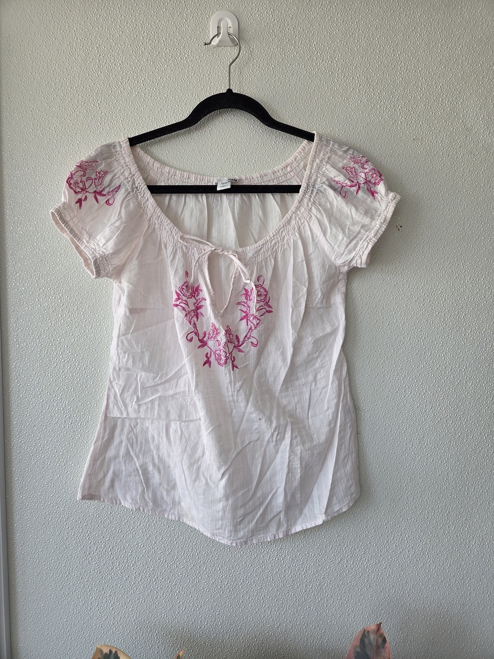 H&M Light Pink Short-Sleeve Peasant Top with Fuchsia Floral Embroidery